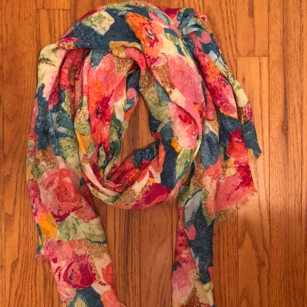 Verabradley floral scarf